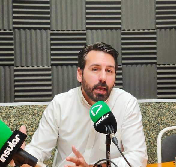 Manuel Hernández en Radio Insular