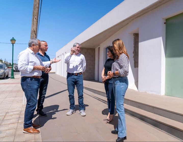 Fernando Clavijo en la EScuela Infantil de Antigua