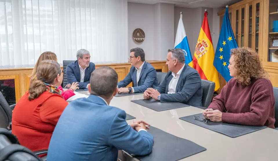 El Gobierno, el Cabildo de Fuerteventura y los ayuntamientos acuerdan iniciar una ronda de encuentros con vecinos y vecinas para explicarles la hoja de ruta en torno al proyecto Cuchillete-Matas Blancas