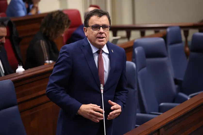 Manuel Miranda en el Parlamento de Canarias