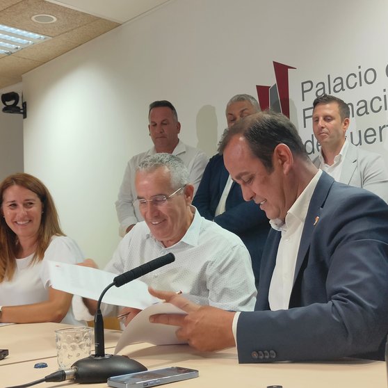 Firma pacto CC y PP